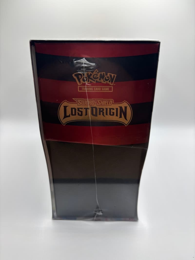 Lost Origin Elite Trainer Box view 2